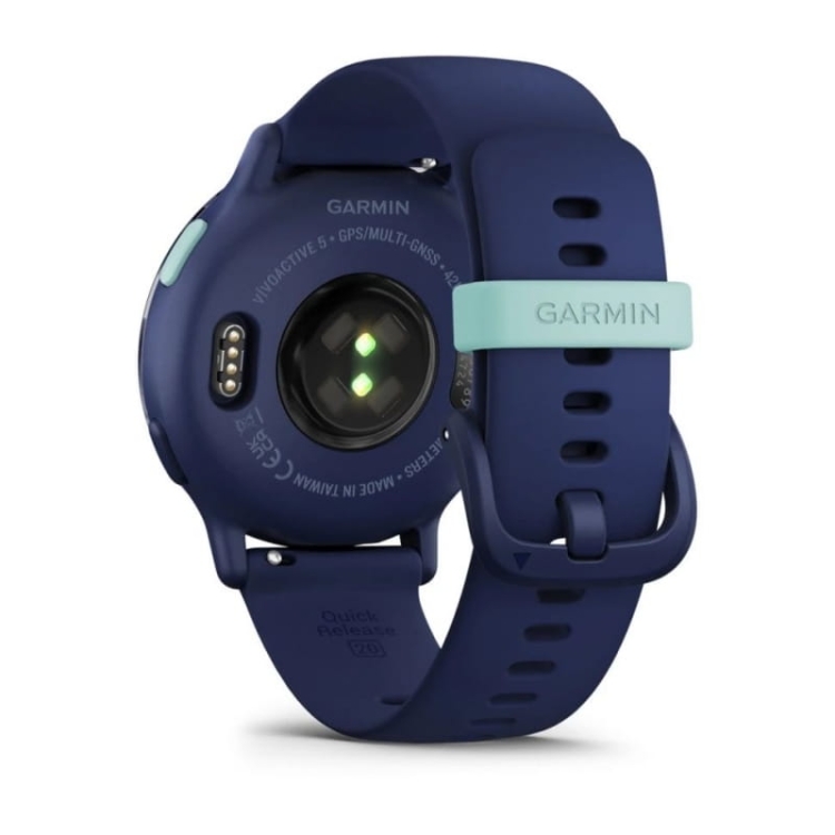 vivoactive-5-metaliczny-aluminiowy-bezel-w-kolorze-navy-z-koperta-w-kolorze-navy-i-silikonowym-paskiem (4).jpg
